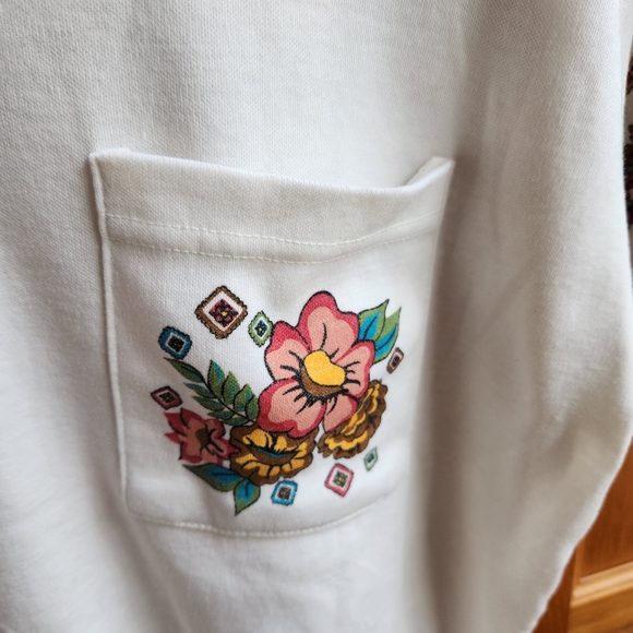 Vintage 80s T-Shirt by Fire Islander with Trendy Cute Design - Picture 4 of 5